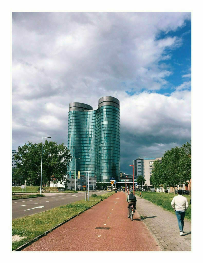 Foto van een gebouw in Utrecht dat lijkt op een dubbellikker