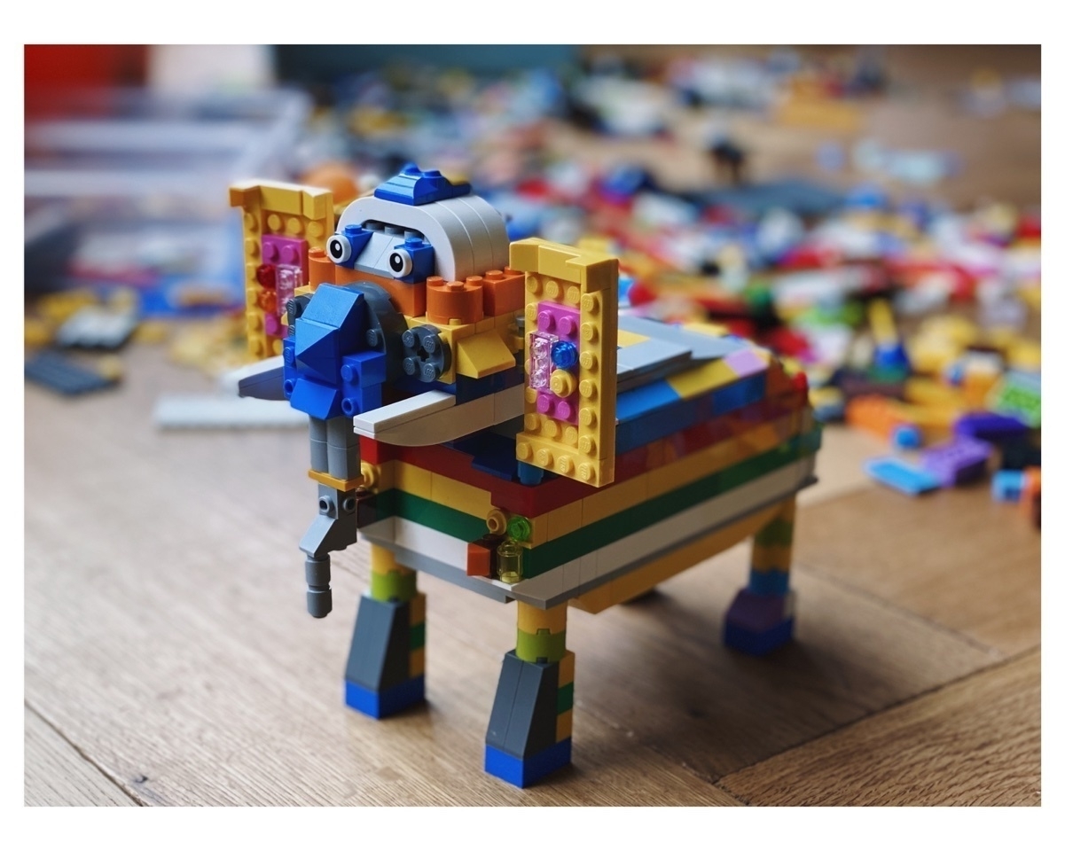 Regenboogolifant van LEGO